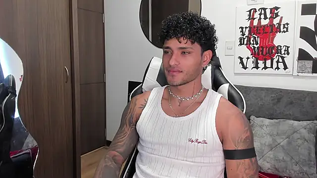 Snapshot of Alessandro_Vanni chatting on January 15, 2026, 1:48 pm Alessandro Vanni online show from January 15, 2026, 1:48 pm