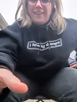 Snapshot of Canadian_BBW chatting on March 11, 2026, 8:59 pm Canadian BBW online show from March 11, 2026, 8:59 pm