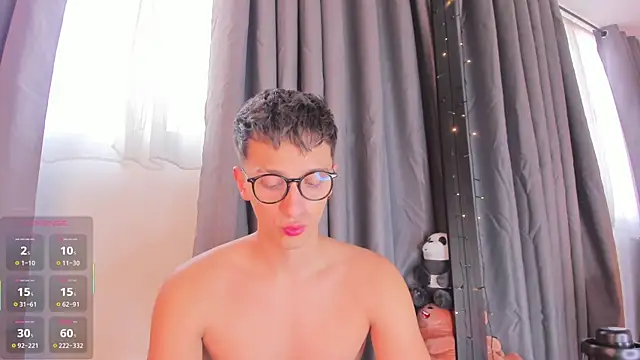 Snapshot of Thiago_jones chatting on October 10, 2025, 7:35 pm Thiago jones online show from October 10, 2025, 7:35 pm