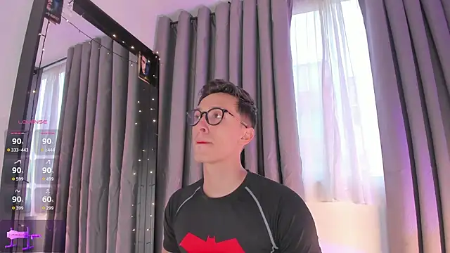 Snapshot of Thiago_jones chatting on November 4, 2025, 9:47 pm Thiago jones online show from November 4, 2025, 9:47 pm