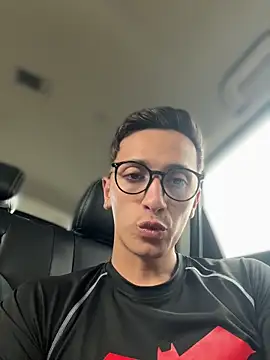 Snapshot of Thiago_jones chatting on November 20, 2025, 8:30 pm Thiago jones online show from November 20, 2025, 8:30 pm