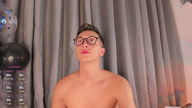 Snapshot of Thiago_jones chatting on November 21, 2025, 11:03 pm Thiago jones online show from November 21, 2025, 11:03 pm