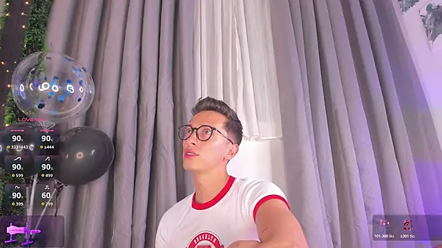 Snapshot of Thiago_jones chatting on December 2, 2025, 1:44 am Thiago jones online show from December 2, 2025, 1:44 am