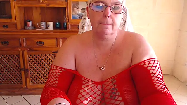 Snapshot of MISS_LINDAH chatting on February 4, 2025, 9:49 am MISS LINDAH online show from February 4, 2025, 9:49 am