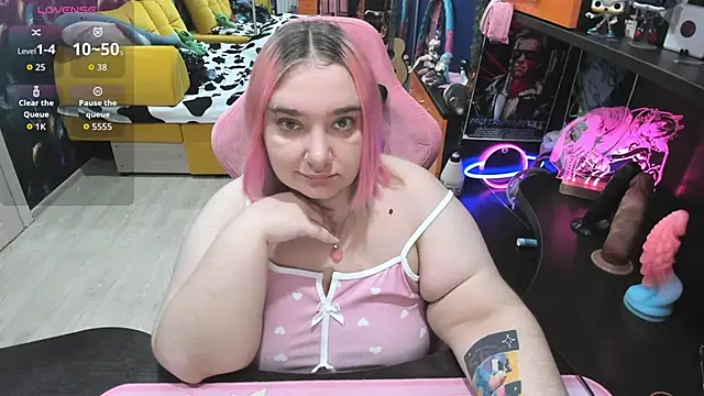 Softie Sofy online show from November 6, 2025, 3:29 am