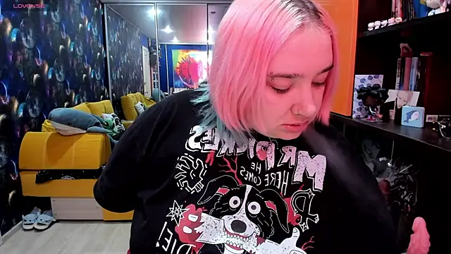 Softie Sofy online show from April 18, 2026, 2:15 am