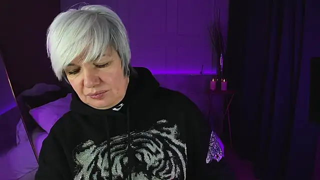 CarmenSoft online show from February 1, 2025, 8:47 pm