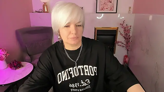 CarmenSoft online show from April 24, 2026, 9:06 pm