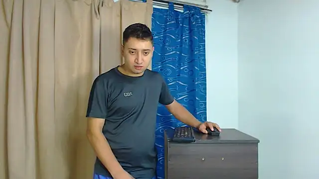 Snapshot of ares_sexxx chatting on March 12, 2025, 12:04 pm ares sexxx online show from March 12, 2025, 12:04 pm