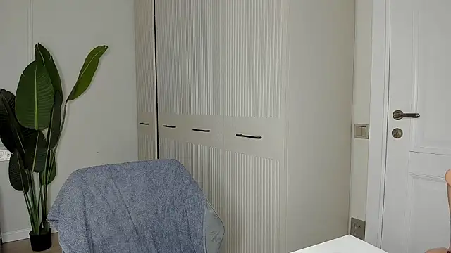 Snapshot of xx_leila chatting on October 8, 2025, 10:57 am xx leila online show from October 8, 2025, 10:57 am