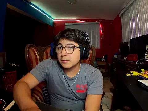 Nathanroberts111 online show from December 19, 2025, 11:34 pm