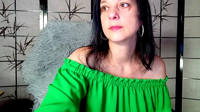  Sweetlonglips  online show from December 2, 2025, 5:02 am