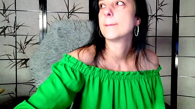  Sweetlonglips  online show from December 4, 2025, 5:06 am