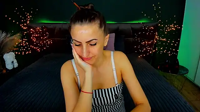 Snapshot of Rebecca_Diamond chatting on November 18, 2025, 6:40 am Rebecca Diamond online show from November 18, 2025, 6:40 am