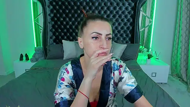 Snapshot of Rebecca_Diamond chatting on November 23, 2025, 6:02 am Rebecca Diamond online show from November 23, 2025, 6:02 am