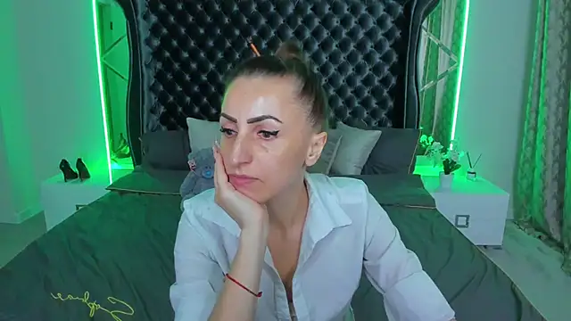 Snapshot of Rebecca_Diamond chatting on November 25, 2025, 6:02 am Rebecca Diamond online show from November 25, 2025, 6:02 am