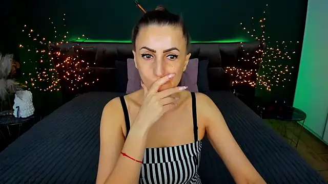 Snapshot of Rebecca_Diamond chatting on December 1, 2025, 6:40 am Rebecca Diamond online show from December 1, 2025, 6:40 am