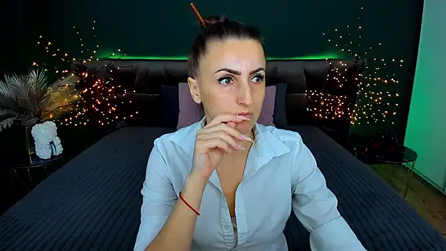 Snapshot of Rebecca_Diamond chatting on December 2, 2025, 6:52 am Rebecca Diamond online show from December 2, 2025, 6:52 am