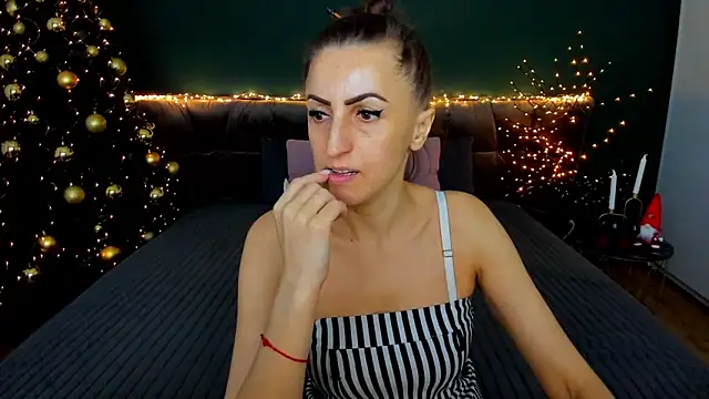 Rebecca Diamond online show from December 19, 2025, 6:31 am