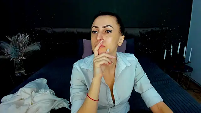 Rebecca Diamond online show from February 9, 2026, 6:39 am