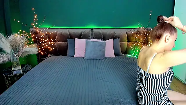 Rebecca Diamond online show from March 17, 2026, 6:28 am