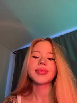 Snapshot of curchez_ chatting on January 17, 2025, 10:34 pm curchez online show from January 17, 2025, 10:34 pm