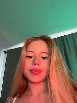 Snapshot of curchez_ chatting on January 31, 2025, 7:51 pm curchez online show from January 31, 2025, 7:51 pm