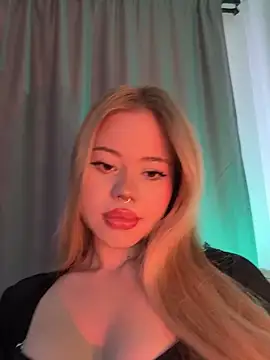 Snapshot of curchez_ chatting on February 6, 2025, 8:23 pm curchez online show from February 6, 2025, 8:23 pm