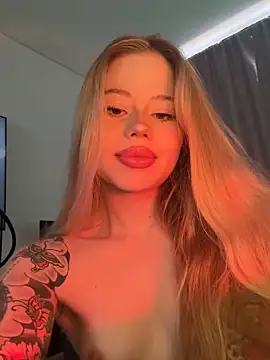 Snapshot of curchez_ chatting on February 14, 2025, 8:15 pm curchez online show from February 14, 2025, 8:15 pm