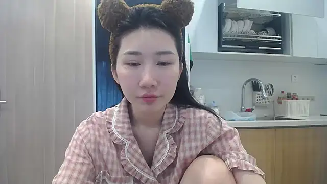 Asiagirll online show from May 17, 2026, 3:04 am