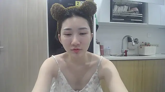 Asiagirll online show from May 18, 2026, 4:13 pm