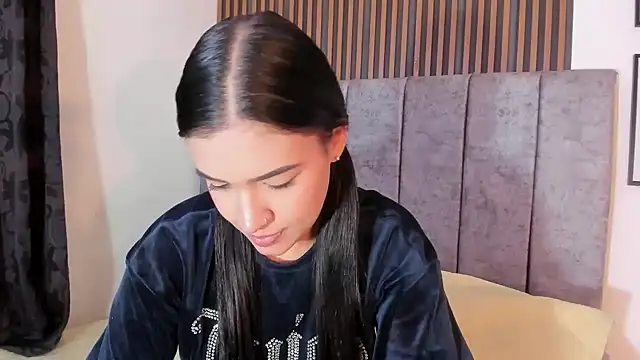 Snapshot of Hanna_Risso chatting on December 2, 2024, 6:10 pm Hanna Risso online show from December 2, 2024, 6:10 pm