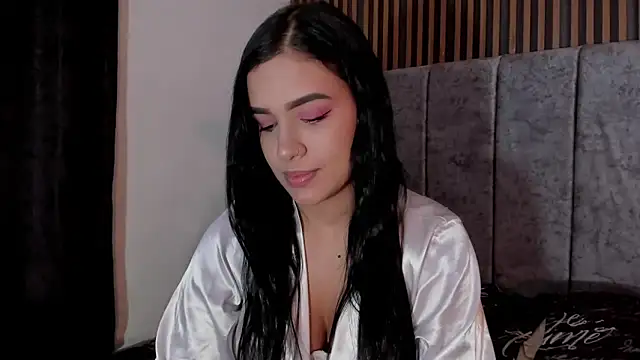 Snapshot of Hanna_Risso chatting on December 17, 2024, 5:26 pm Hanna Risso online show from December 17, 2024, 5:26 pm
