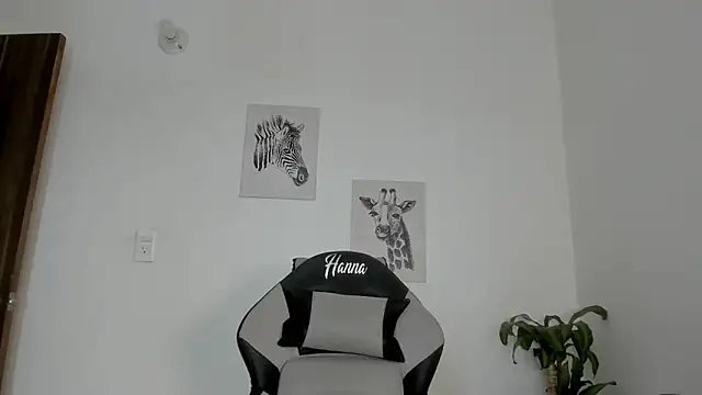 Snapshot of Hanna_Risso chatting on September 11, 2025, 6:19 pm Hanna Risso online show from September 11, 2025, 6:19 pm