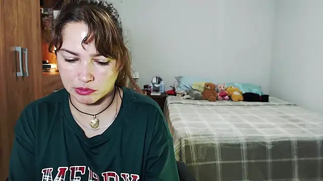 solamatista11 online show from December 22, 2025, 10:40 pm