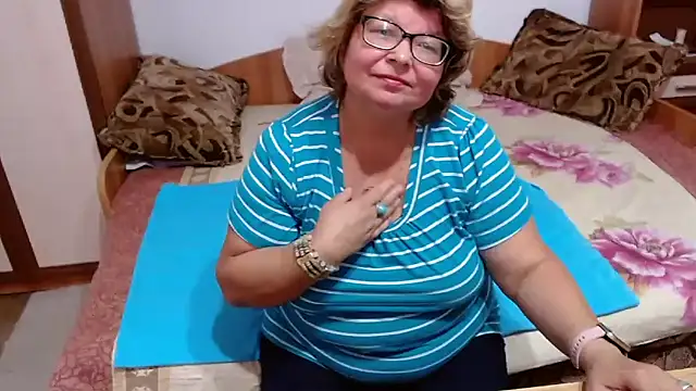 Snapshot of SweetMommaX chatting on September 15, 2025, 10:15 am SweetMommaX online show from September 15, 2025, 10:15 am