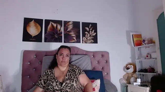 -helen online show from September 24, 2025, 8:12 pm