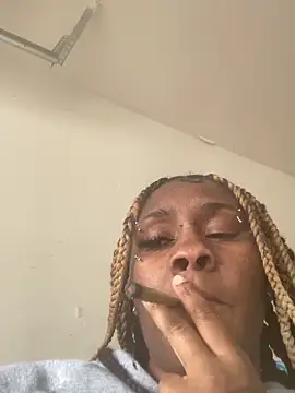 Foreignthababyy online show from December 3, 2025, 3:43 pm