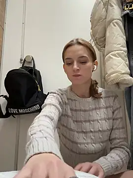 Snapshot of -AngelAri- chatting on December 22, 2024, 9:09 pm -AngelAri- online show from December 22, 2024, 9:09 pm