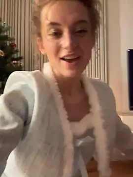 Snapshot of -AngelAri- chatting on December 24, 2024, 6:06 pm -AngelAri- online show from December 24, 2024, 6:06 pm