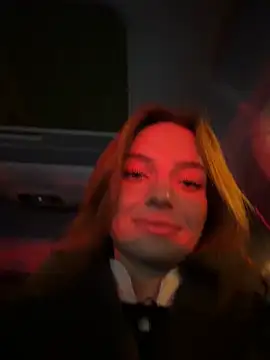 Snapshot of -AngelAri- chatting on December 17, 2025, 8:04 pm -AngelAri- online show from December 17, 2025, 8:04 pm