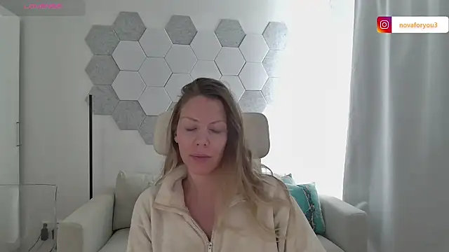 novaforyou1 online show from February 13, 2025, 10:34 am