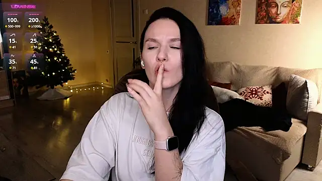 Snapshot of Val_lava chatting on December 17, 2024, 11:38 pm Val lava online show from December 17, 2024, 11:38 pm