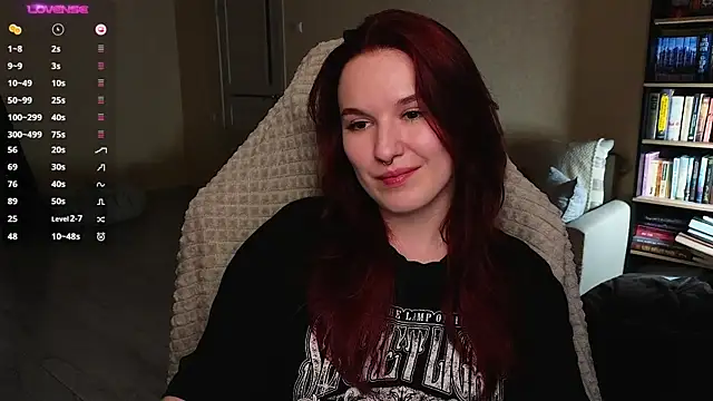 Snapshot of Val_lava chatting on April 13, 2026, 8:03 pm Val lava online show from April 13, 2026, 8:03 pm