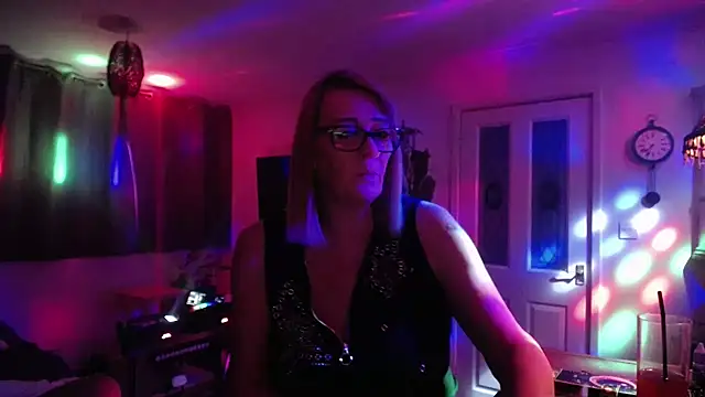 COUPLE4VOYEUR01 online show from March 28, 2026, 7:35 pm