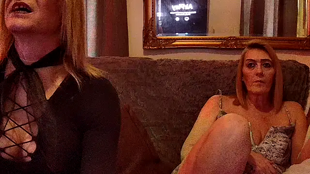 COUPLE4VOYEUR01 online show from April 4, 2026, 6:05 pm