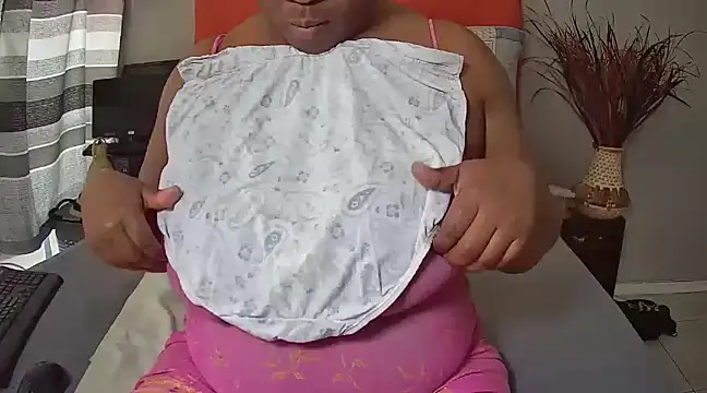 Snapshot of missboobsxx chatting on January 20, 2025, 9:46 am missboobsxx online show from January 20, 2025, 9:46 am