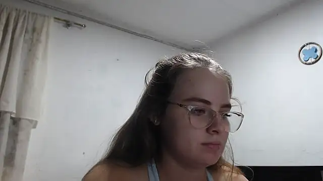 Snapshot of HellenMiyer1111 chatting on September 19, 2025, 3:45 pm HellenMiyer1111 online show from September 19, 2025, 3:45 pm