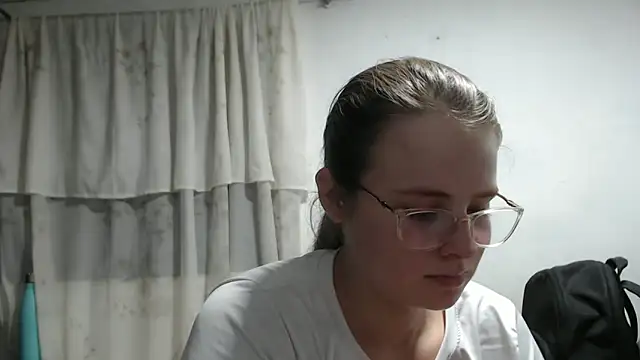 Snapshot of HellenMiyer1111 chatting on September 21, 2025, 3:46 pm HellenMiyer1111 online show from September 21, 2025, 3:46 pm