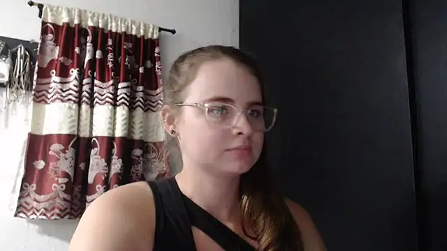 Snapshot of HellenMiyer1111 chatting on September 22, 2025, 7:27 pm HellenMiyer1111 online show from September 22, 2025, 7:27 pm
